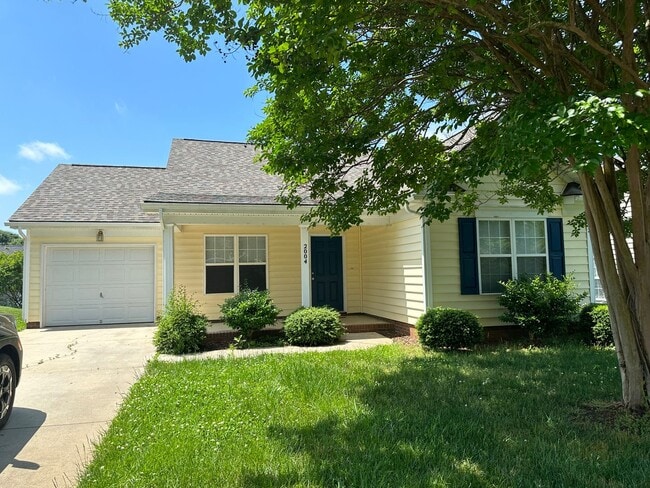 Building Photo - Charming Home