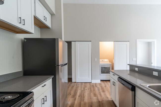 1BR, 1BA - 745SF