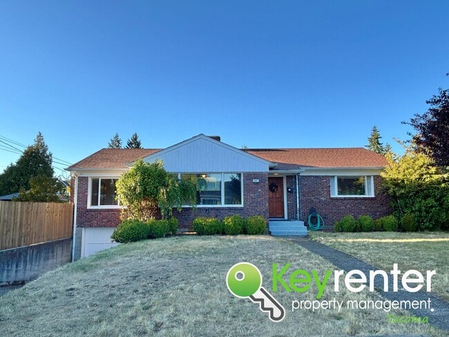 Building Photo - Charming 4-Bedroom Mid-Century Style Craft... Rental