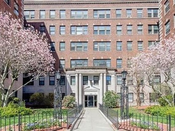 Building Photo - 2001 Commonwealth Ave Unit 2