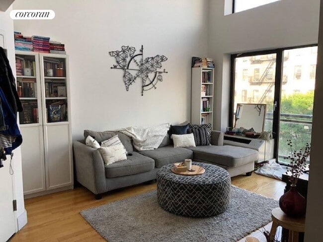 Photo - 2066 5th Ave