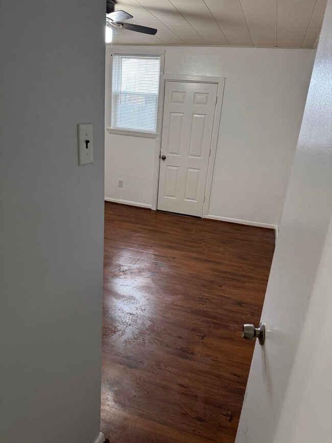 Building Photo - 2704 E Somerset St Unit 1st FL Rental