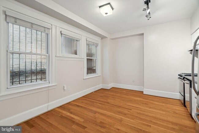 Photo - 1955 Locust St Unit 1R