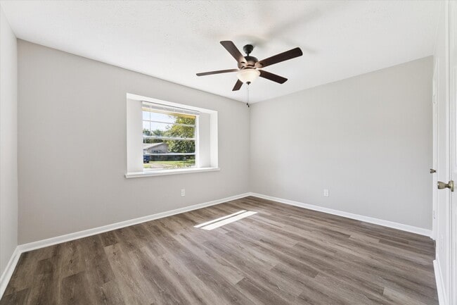 Photo - 108 Annette Ln