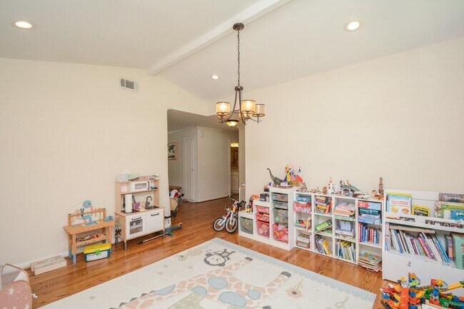 Photo - 9906 Cedardale Dr