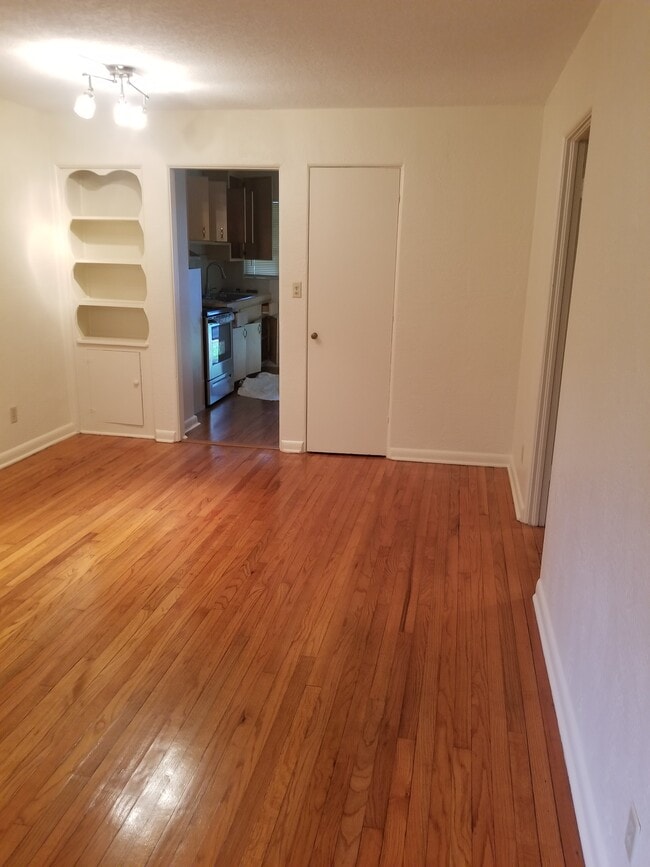 Photo - 703 Palmer St Unit 2