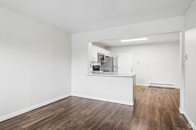 1BR, 1BA - 740SF - Dining Room