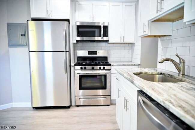 Building Photo - 37 Bloomfield Ave