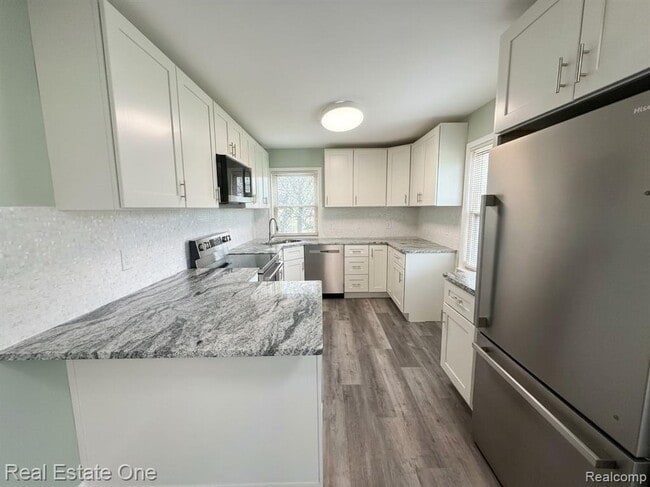 Photo - 2061 Inkster Rd