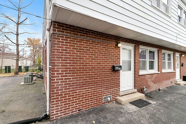 Photo - 336 E Quincy St Townhome