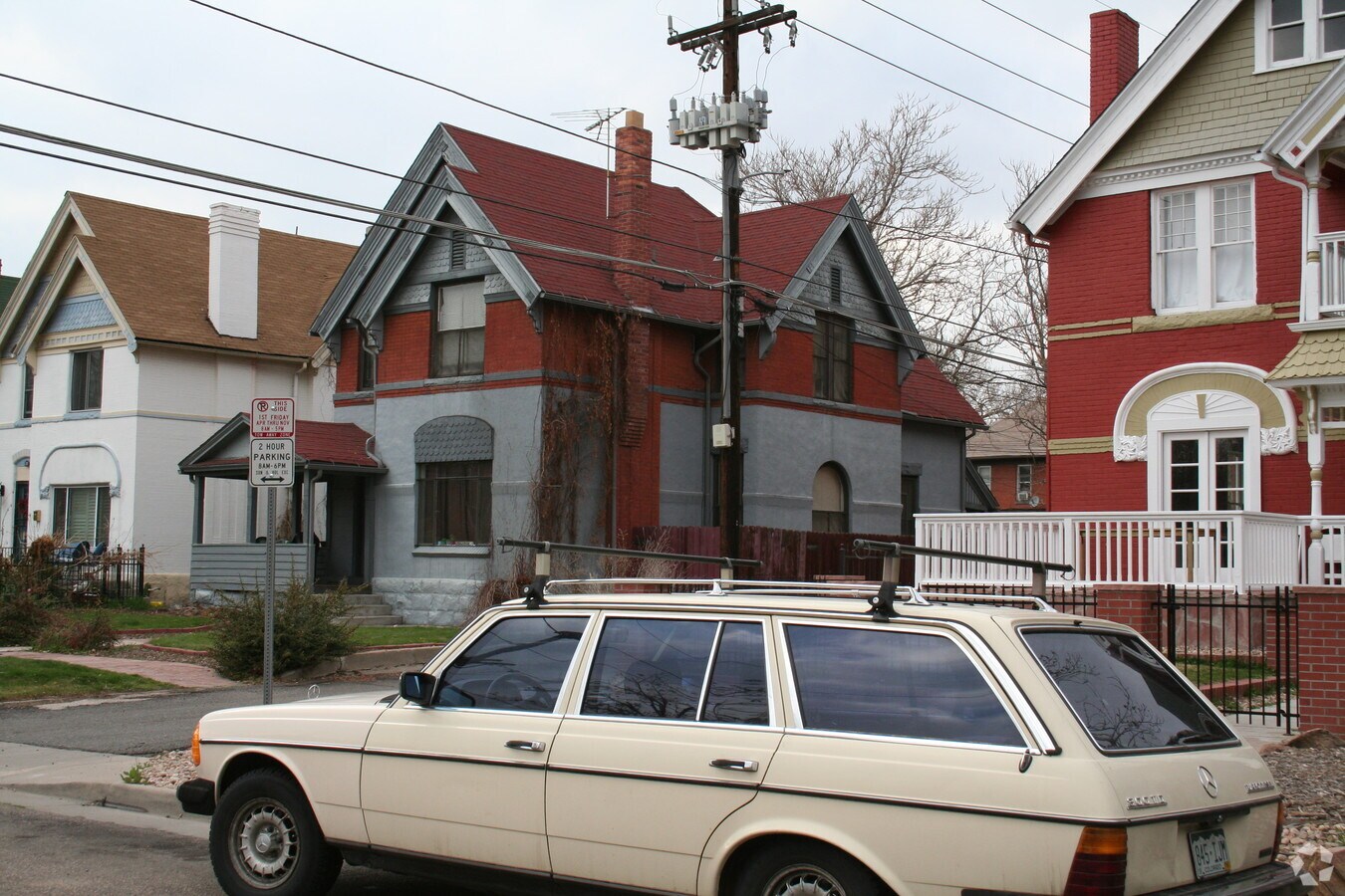 Photo - 135 W Irvington Pl Apartamentos