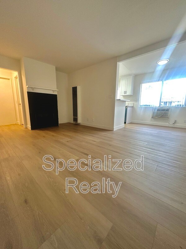 Photo - 14718 Sylvan St Unit 101