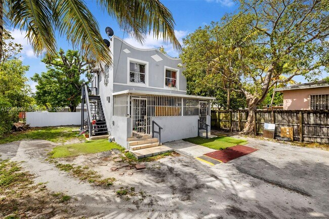 Photo - 1236 NW 28th St Unidad 2
