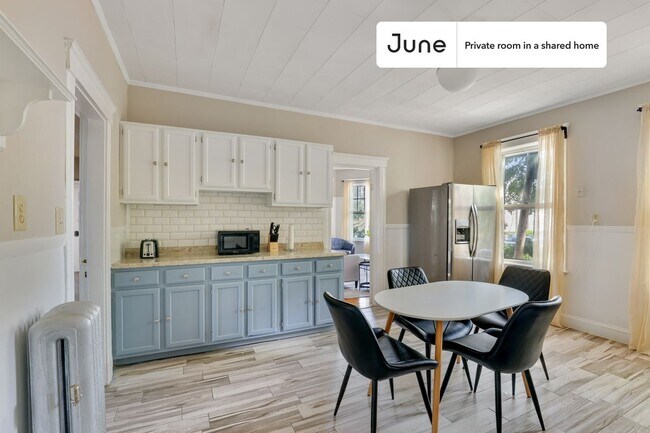 Photo - Room in Shared 4 bed/1 bath home Unidad D