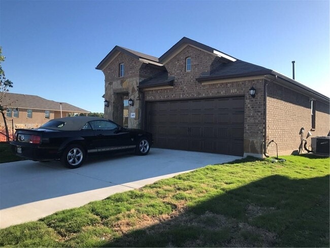 Photo - 805 Melda St