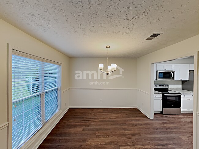 Photo - 795 Old Johnson Rd