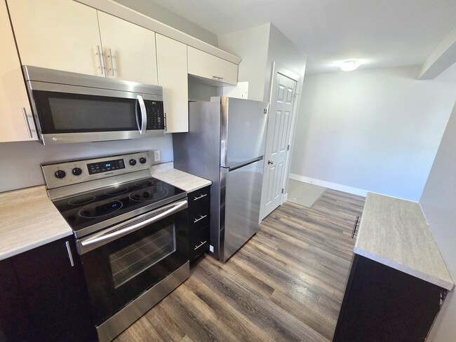 Building Photo - 30 Parks St Unit 8