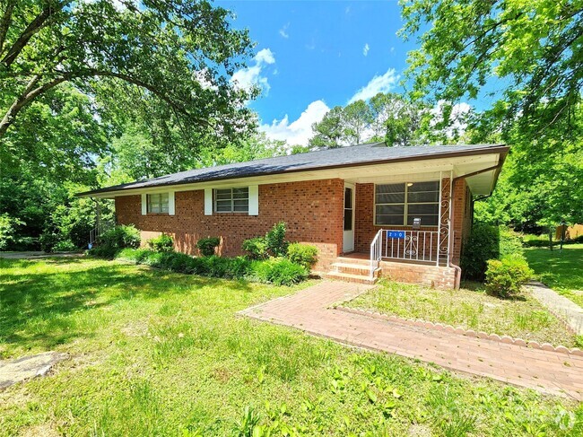 Building Photo - 210 N Salisbury Ave Rental