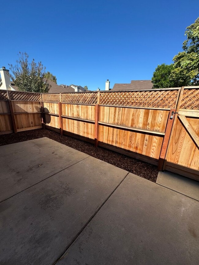 Photo - 2488 Turnbridge Glen