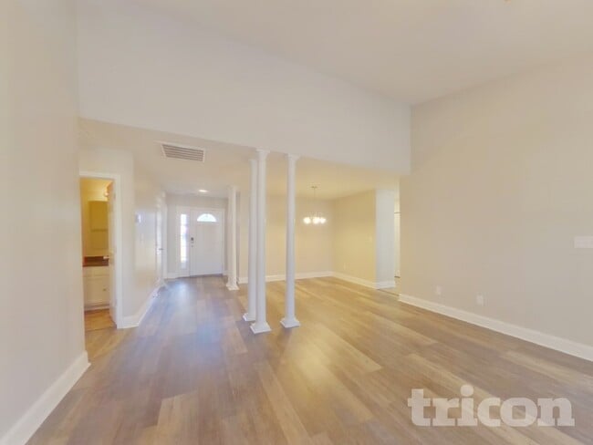 Photo - 2363 Wexford Way