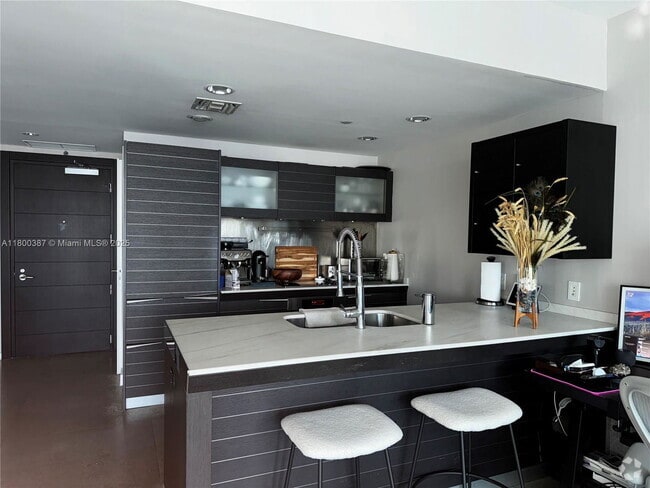 Building Photo - 200 S Biscayne Blvd Rental