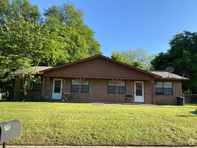 Building Photo - 620 E 13th St Rental