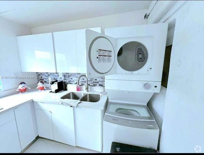 Building Photo - 14660 SW 151st Terrace Unit 1 Rental