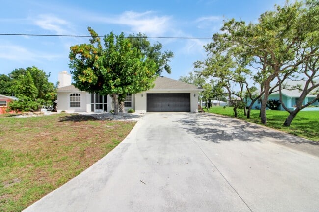 Building Photo - South Venice Annual Home For Rent
