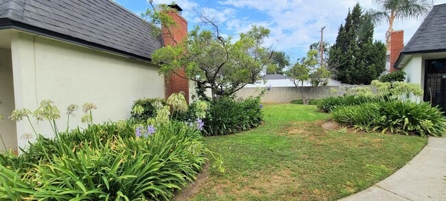 Photo - Renovated Condo - 1 Bedroom + 1 Bath. Available Now!! Unidad E