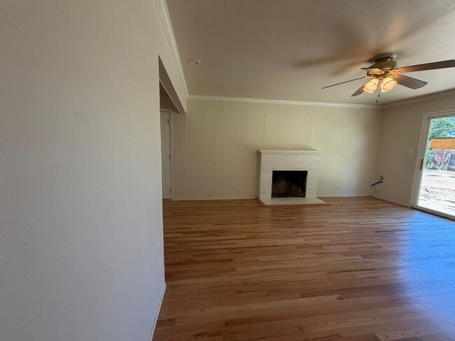 Building Photo - 4 bedroom house in Orangevale on a huge lot