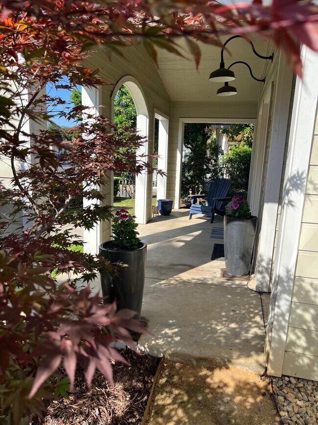 Photo - 2043 Madison St