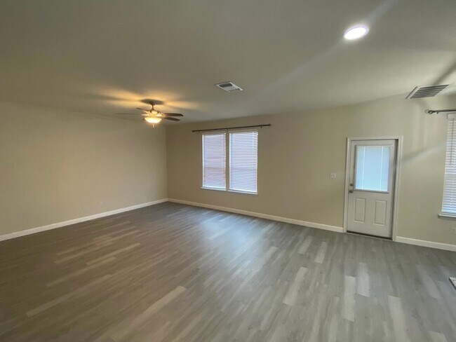 Photo - 97 Quarryman Dr Casa