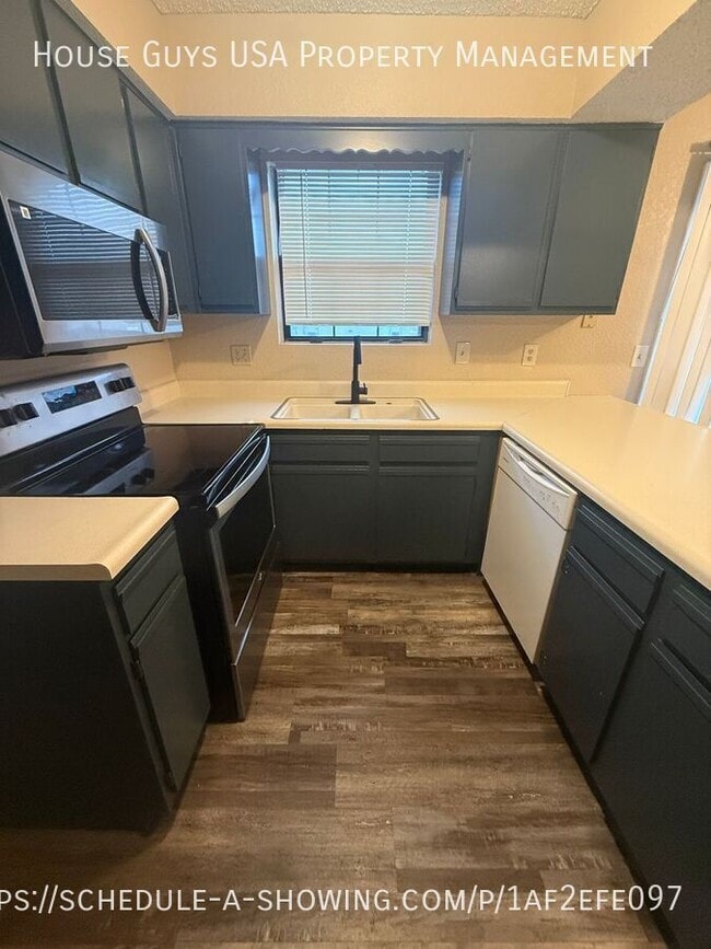 Photo - 710 SW 37 St