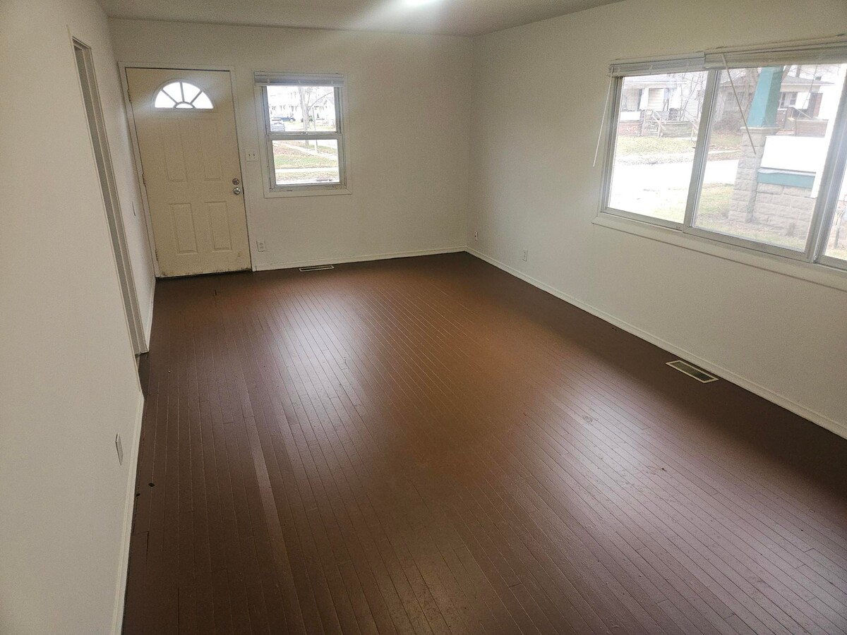 Photo - 680 N McDonel St