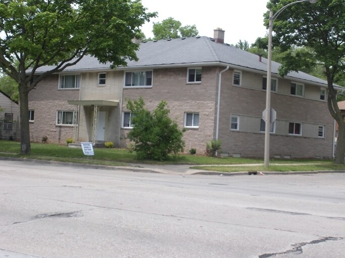 Photo - 5839 N Teutonia Ave Apartments