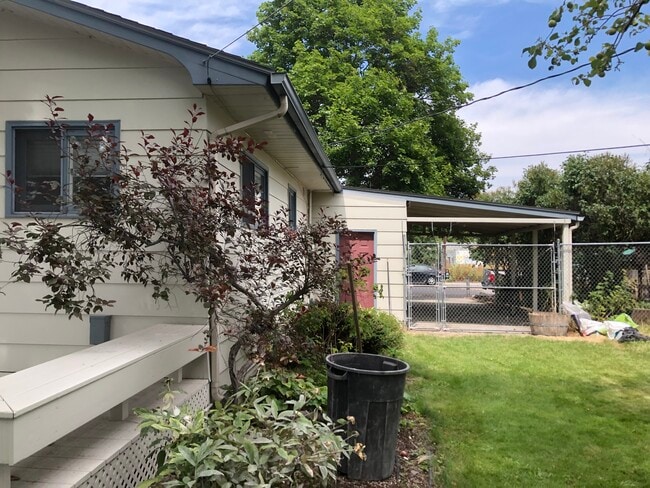 Photo - 1733 Phillips St