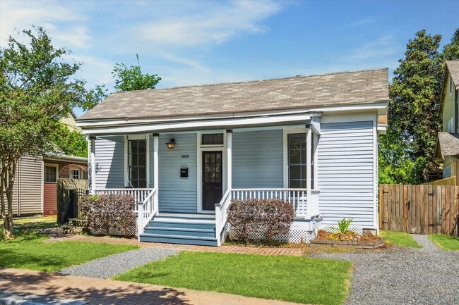 Photo - 806 Sabine St