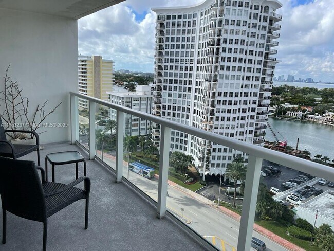 Building Photo - 5701 Collins Ave Unit 1411 Rental