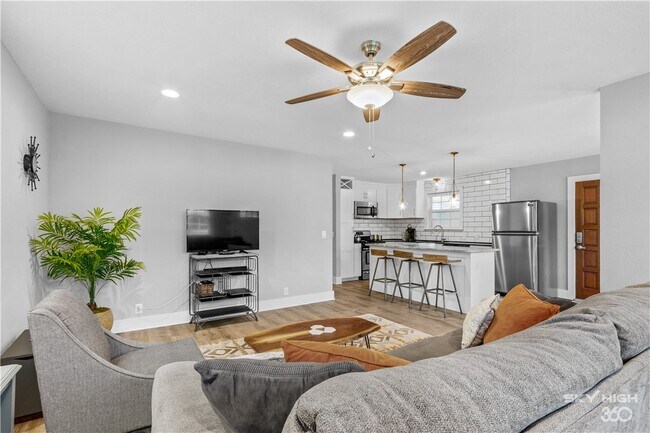 Photo - 1305 SE Benton St