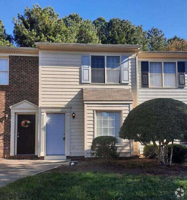 Building Photo - North Raleigh Townhouse Convenient to Scho...