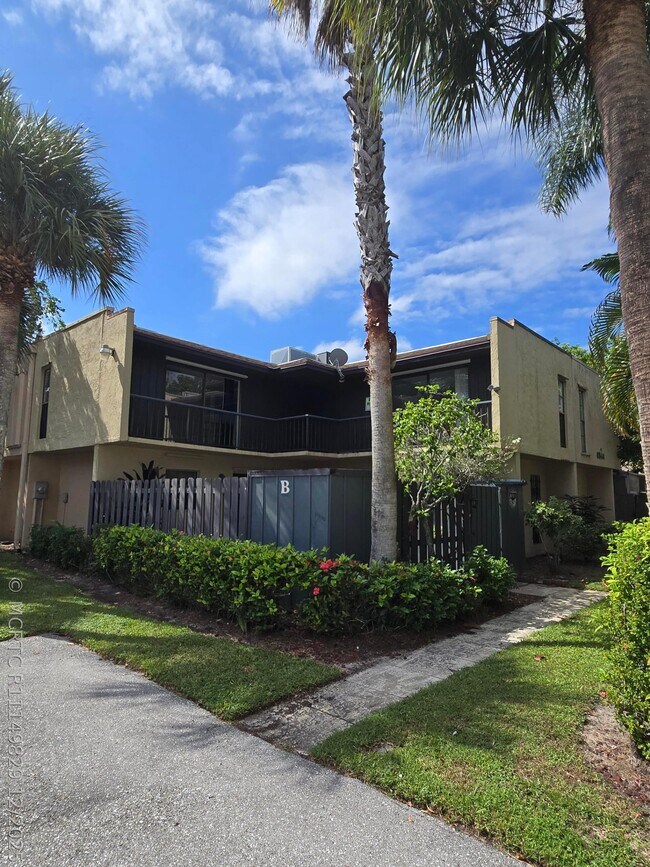 Building Photo - 4844 Alder Dr
