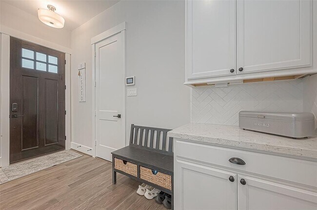 Photo - 82 Dobbs View Ln