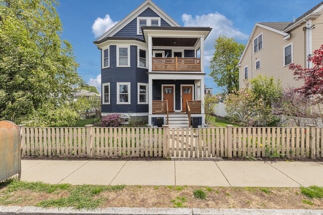 Building Photo - 248 Roslindale Ave Unit 1