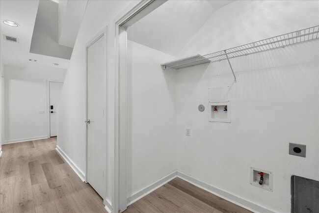 Building Photo - 2453 Wentworth St