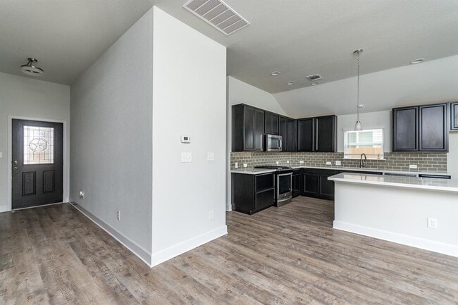 Photo - 527 Bridgestone Way