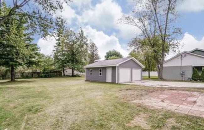 Photo - 141 Lotze St