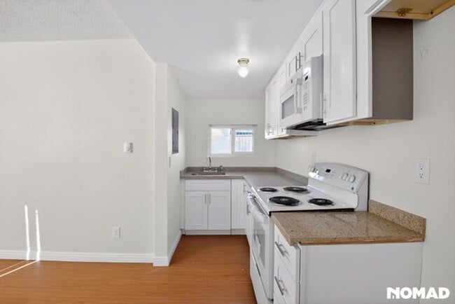 Photo - Charming 2 Bedroom 1 Bath Apartment For Rent Unit 2517 Madison St