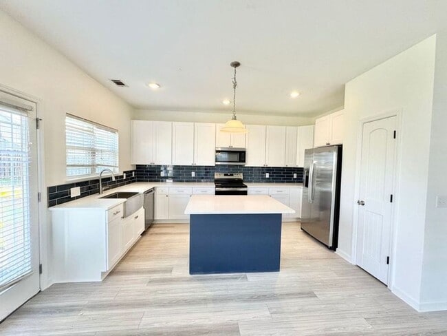 Photo - 186 Savannah Ln