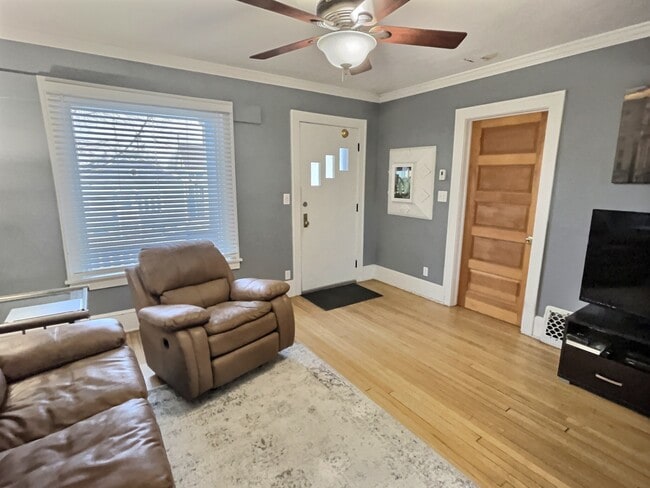 Photo - 2634 N Bartlett Ave Unit Lower