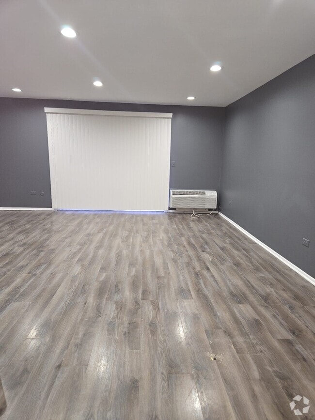 Building Photo - 19 E Palatine Rd Unit 2B Rental